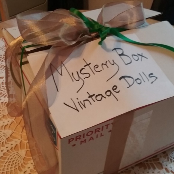 Mystery Box Full of Vintage Ethnic Dolls - Picture 1 of 3